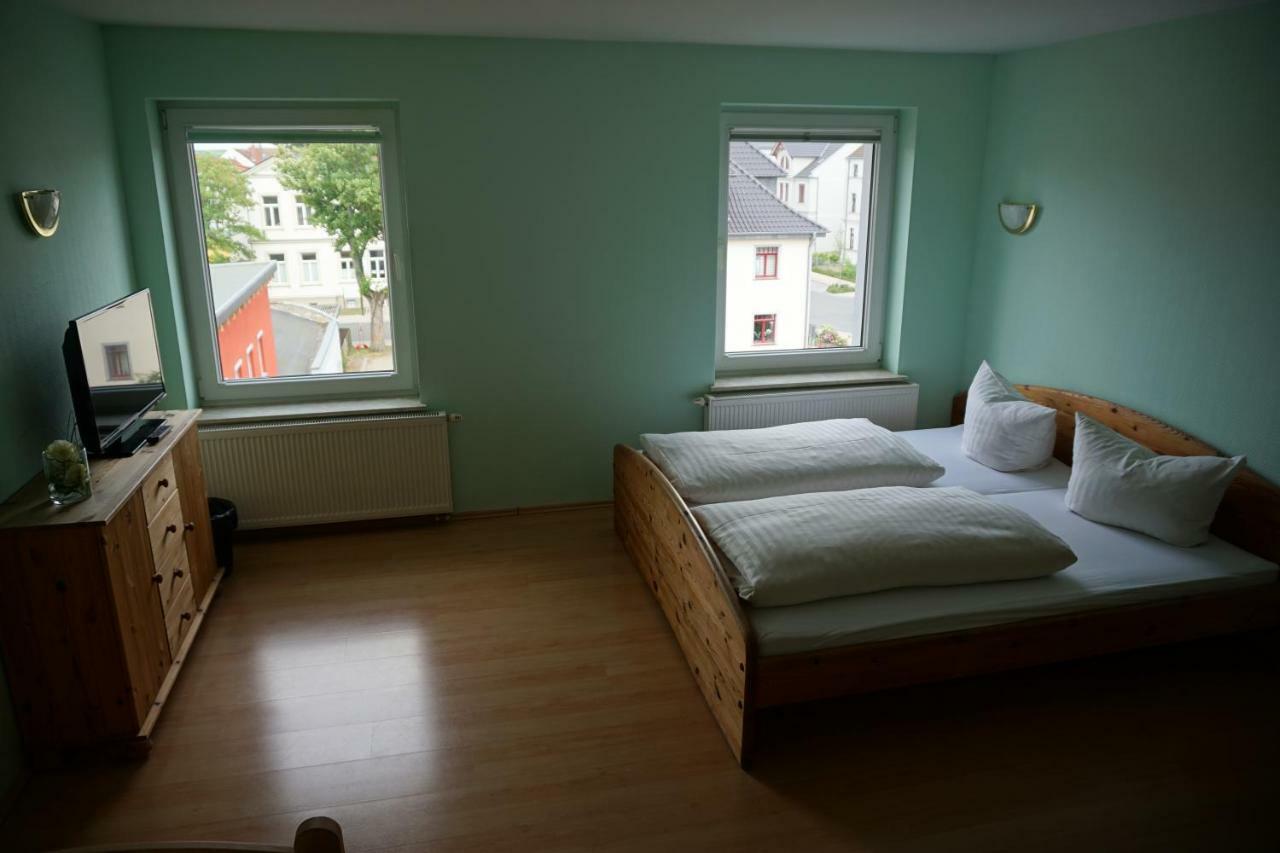 Hotel Am Bahnhof Waren  Eksteriør billede
