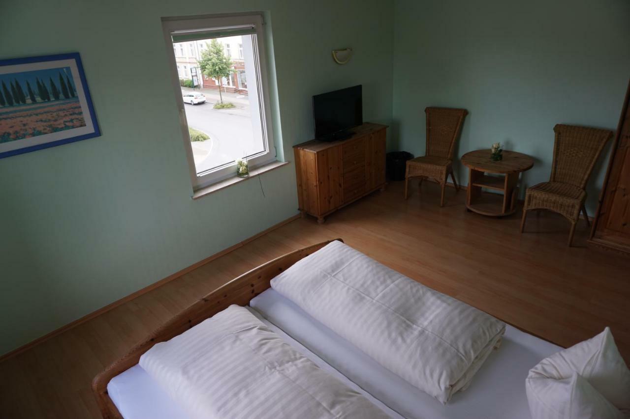 Hotel Am Bahnhof Waren  Eksteriør billede