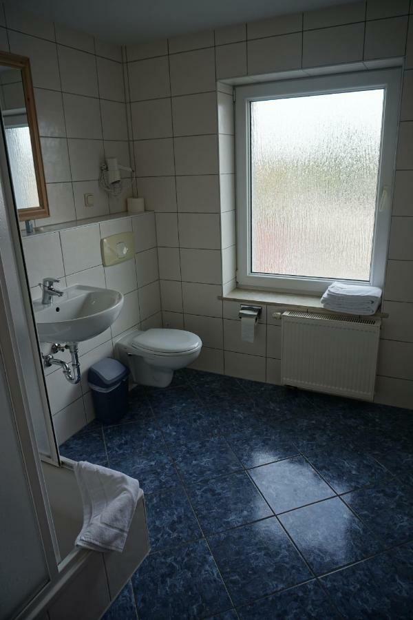 Hotel Am Bahnhof Waren  Eksteriør billede